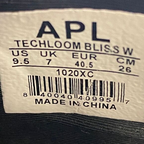 Size 9.5 - Women’s APL Techloom bliss black and white shoes - Picture 8 of 8